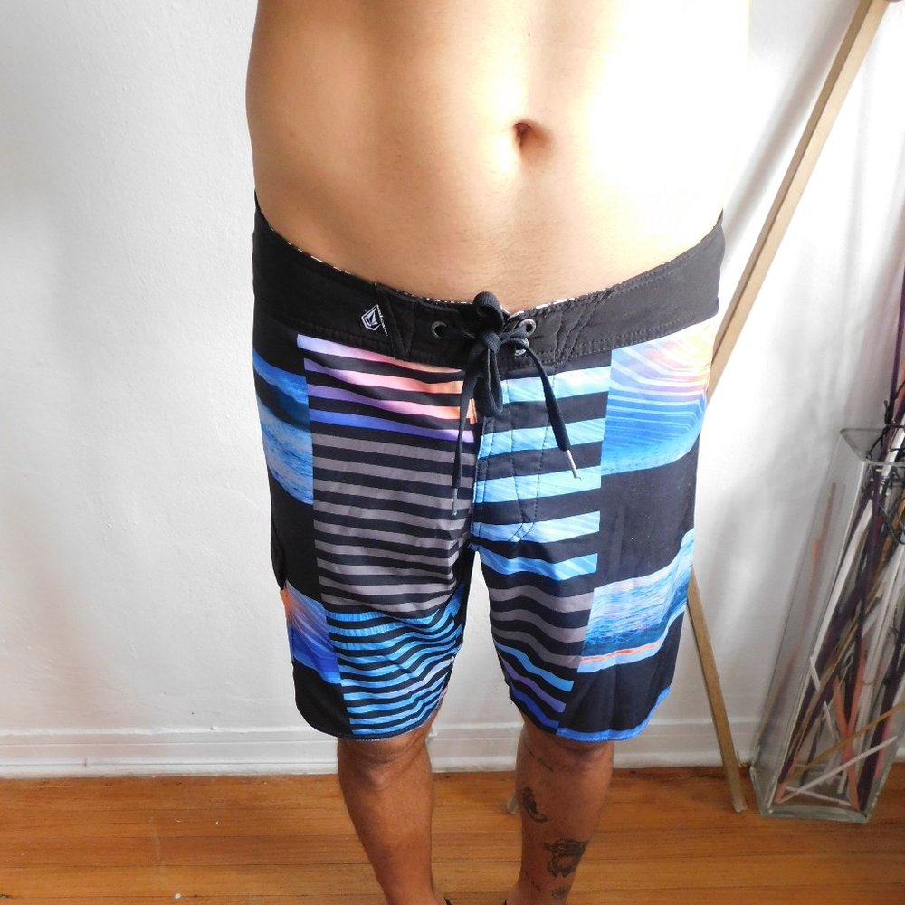 VOLCOM SWIM SHORT